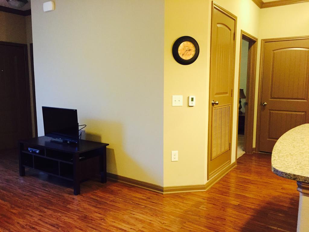 Resort Style Apartment/Home - The Woodlands Room photo